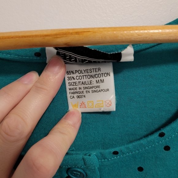 VINTAGE Essentials Buttoned Sleeveless Tank (Medium) - Picture 3 of 5